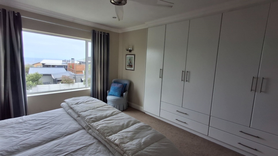 3 Bedroom Property for Sale in Boggomsbaai Western Cape